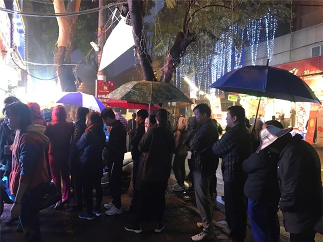 vàng thần tài,vía thần tài,xếp hàng mua vàng