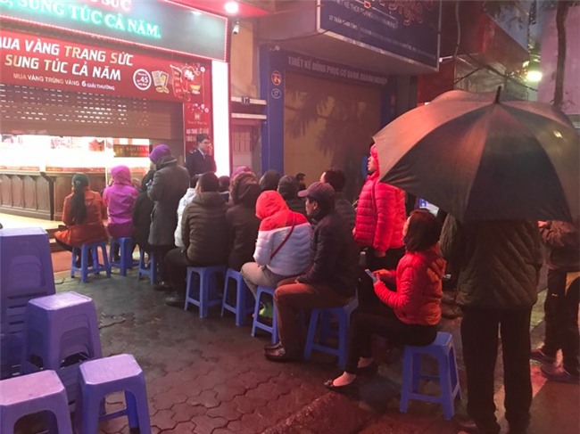 vàng thần tài,vía thần tài,xếp hàng mua vàng