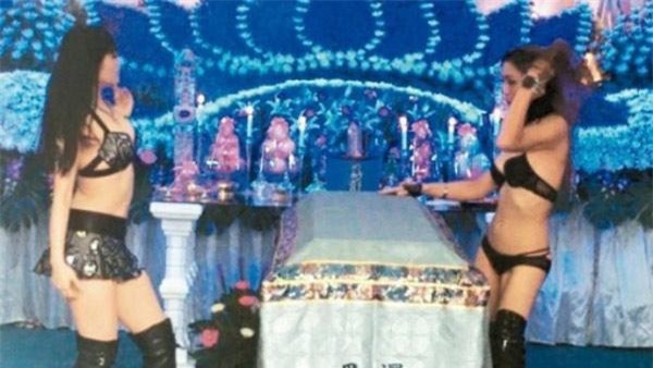 thue vu nu thoat y nhay mua tung bung tai dam tang o tq gay phan no - 2