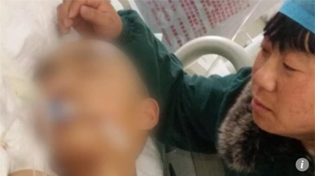 nan lai thanh pho kiem them chut tien tet, bo dau don nhan tin con qua doi dung mung 1 - 1