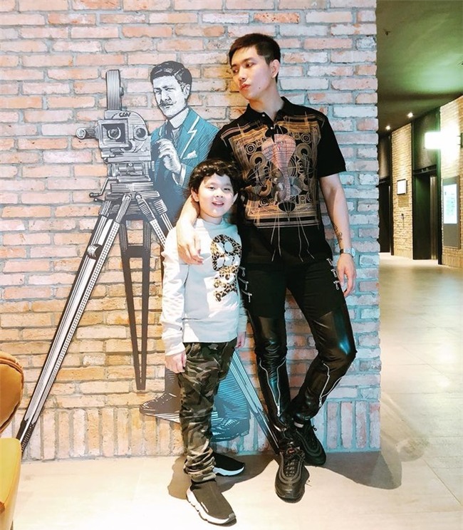 Trương Quỳnh Anh&nbsp;đi cùng hai cha con nhưng không ai chia sẻ ảnh chụp chung với mọi người. - Tin sao Viet - Tin tuc sao Viet - Scandal sao Viet - Tin tuc cua Sao - Tin cua Sao