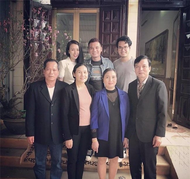 Vừa qua, nam ca sĩ cũng đưa bạn gái về nhà đón Tết cùng gia đình. - Tin sao Viet - Tin tuc sao Viet - Scandal sao Viet - Tin tuc cua Sao - Tin cua Sao