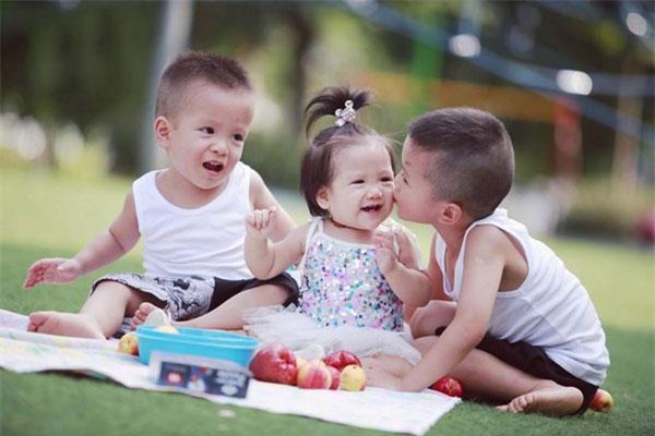 day con tu lap tu nho, me "5 nam sinh lien 4 con" van nhan tenh, doc sach moi ngay - 2