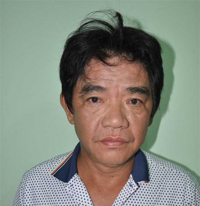 Chơi golf xong, người đàn ông cầm ly thủy tinh đâm bạn tử vong