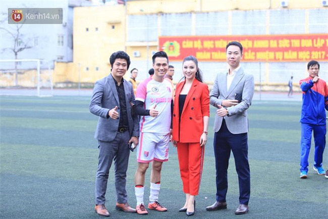 Ca sĩ Tuấn Hưng và diễn Việt Anh quyên góp được hơn 100 triệu ủng hộ thủ môn U23 Việt Nam có mẹ ung thư - Ảnh 3.