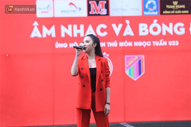 Ca sĩ Tuấn Hưng và diễn Việt Anh quyên góp được hơn 100 triệu ủng hộ thủ môn U23 Việt Nam có mẹ ung thư - Ảnh 6.