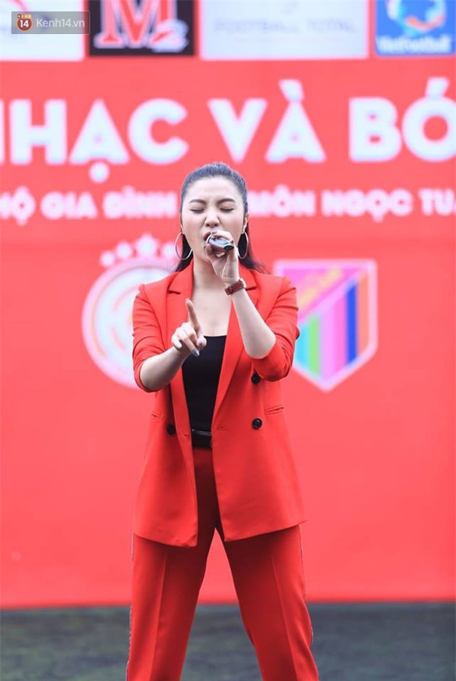 Ca sĩ Tuấn Hưng và diễn Việt Anh quyên góp được hơn 100 triệu ủng hộ thủ môn U23 Việt Nam có mẹ ung thư - Ảnh 7.