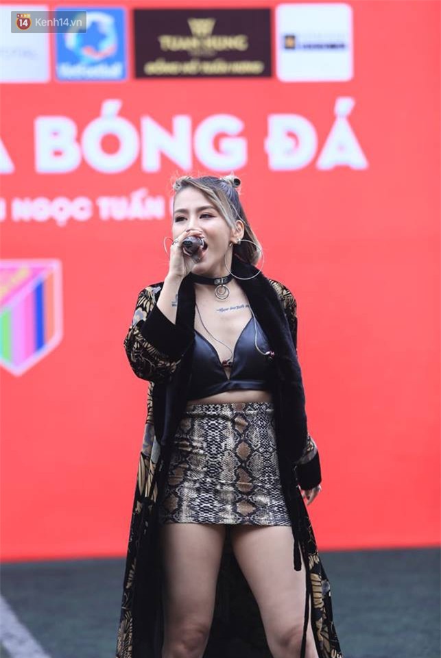 Ca sĩ Tuấn Hưng và diễn Việt Anh quyên góp được hơn 100 triệu ủng hộ thủ môn U23 Việt Nam có mẹ ung thư - Ảnh 8.