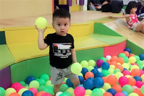 Gặp lại cháu bé và hai người lính hình sự trong ca đỡ đẻ vô tiền khoáng hậu