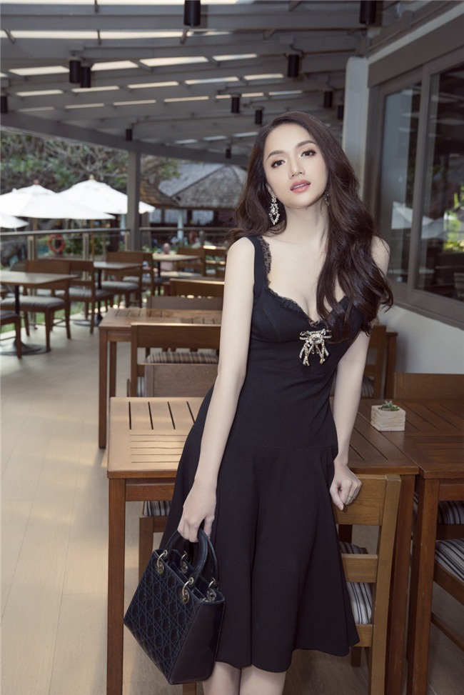 Vừa có mặt tham dự Hoa hậu Chuyển giới Quốc tế, Hương Giang đã xuất hiện nổi bật trên báo Thái - Ảnh 7.