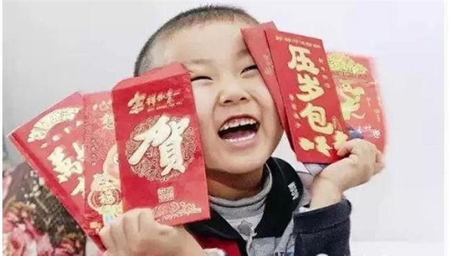 Mẹ dùng hơn trăm triệu tiền mừng tuổi của con để mua túi xách cho bản thân gây tranh cãi - Ảnh 2.