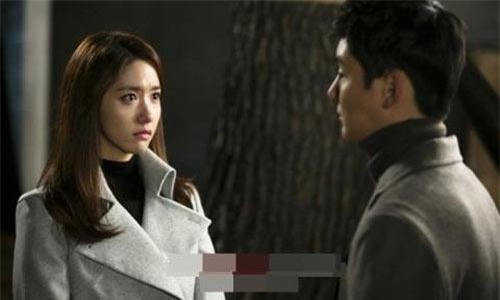 chuan bi cuoi, ban trai yeu 3 nam bong mot muc doi chia tay vi khong hop menh - 2