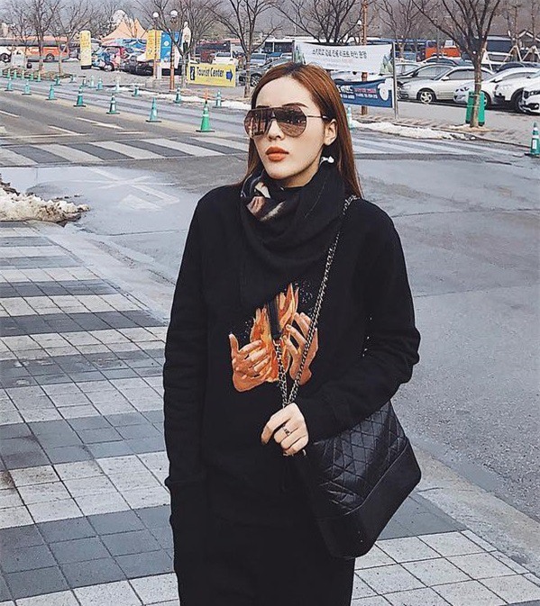 Không thua kém tay chơi nào, Kỳ Duyên diện 1 thân toàn đồ hiệu trong chuyến du lịch đầu năm - Ảnh 5.