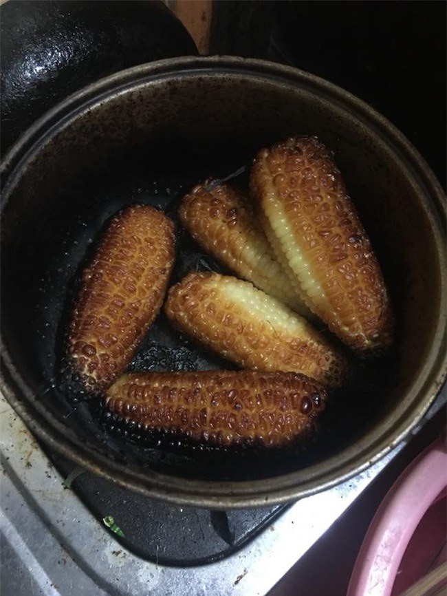 Chị em phì cười với cô nàng khoe món ngô luộc bóng đêm xong còn hỏi: Em chồng được chưa? - Ảnh 2.
