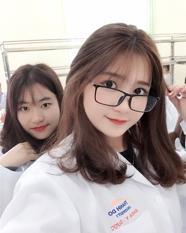 Nữ sinh ngành Y Dược gặp sóng gió khi khoe ảnh lần đầu thực hành ở phòng thí nghiệm - Ảnh 2.