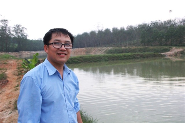 lam giau o nong thon: trai tre 8x bo nghe bao ve que nuoi lon, ga hinh anh 1