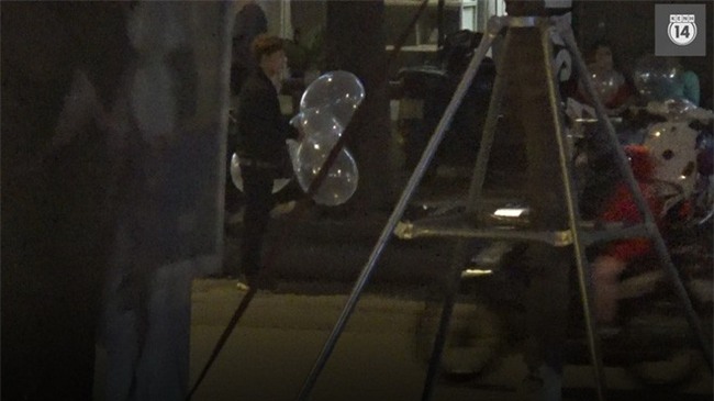 Clip: Khi bóng cười tràn ra cả vỉa hè phố lớn, được mua bán ngang nhiên như một cốc trà đá - Ảnh 6.