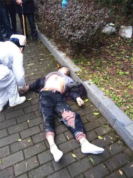 Chỉ vì xích mích, người đàn ông lao ra trước ô tô ngăn cản vợ bỏ đi rồi chịu kết cục bi thảm - Ảnh 3.