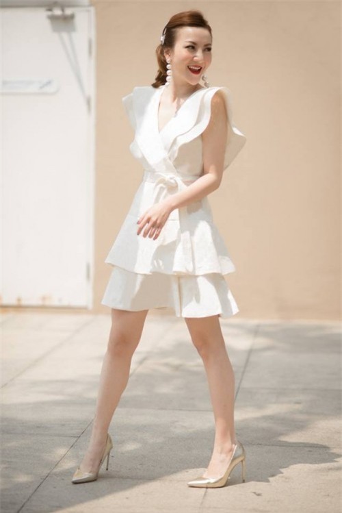 Sơ mi bèo nhún, tay bồng tưởng ‘tuyệt chủng’ lại được các sao đình đám lăng xê trở lại - Ảnh 9.