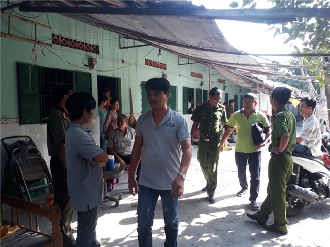 Nổ lớn tại phòng trọ, 4 người trong gia đình nằm bất động