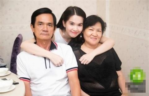 Không chỉ hiếu thảo với mẹ kế, Ngọc Trinh còn tặng quà và lì xì cho họ hàng bên mẹ-6