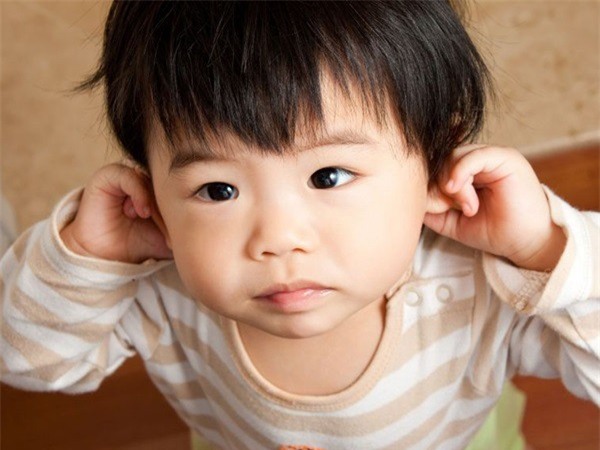Chuyên gia chỉ cách chữa đau tai, viêm tai cho trẻ bằng muối hạt và chiếc tất sạch-2