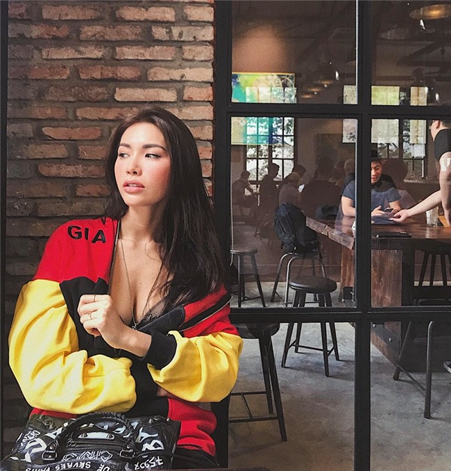 Angela Phương Trinh khoe vòng hông quả táo - Minh Tú đốt mắt bằng gò bồng đảo bốc lửa-4