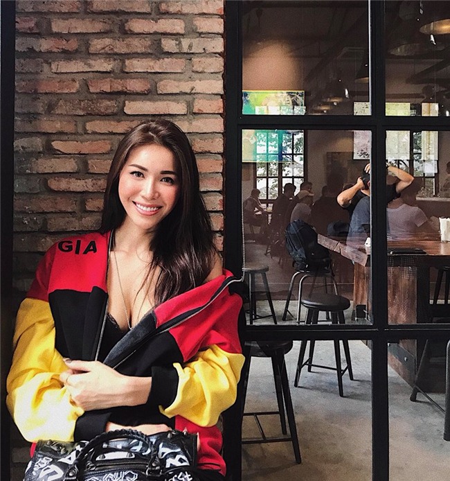 Angela Phương Trinh khoe vòng hông quả táo - Minh Tú đốt mắt bằng gò bồng đảo bốc lửa-5