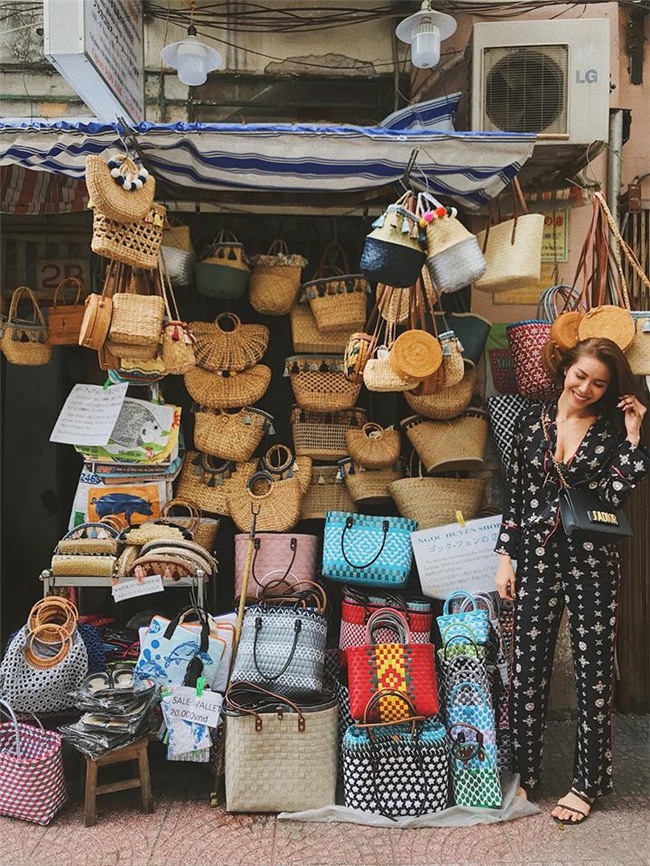 Angela Phương Trinh khoe vòng hông quả táo - Minh Tú đốt mắt bằng gò bồng đảo bốc lửa-6