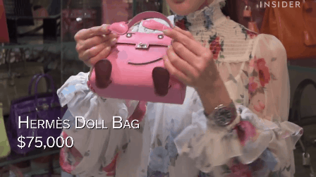 Choáng ngợp với phòng để đồ rộng bằng căn hộ với bảo mật vân tay, chứa 200 túi Hermes, 300 đôi giày và cả núi đồ hiệu xa xỉ của bà hoàng thời trang Singapore - Ảnh 16.