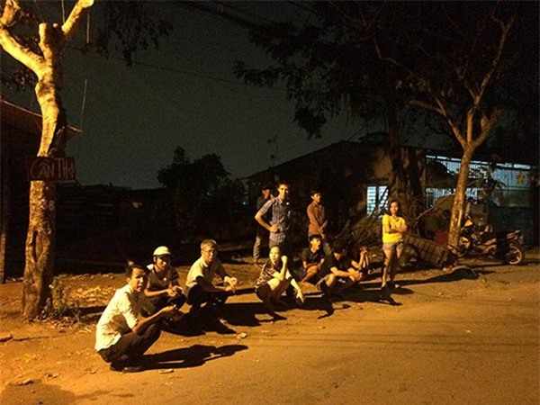 doi nam nu boc chay nghi ngut trong tiem toc khoa trai cua o sai gon - 3