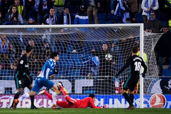 Thua trang Espanyol, Real dut mach 5 tran toan thang hinh anh 6