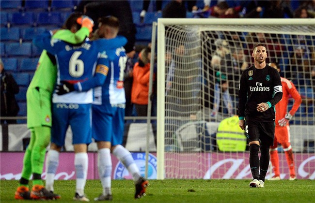 Thua trang Espanyol, Real dut mach 5 tran toan thang hinh anh 8