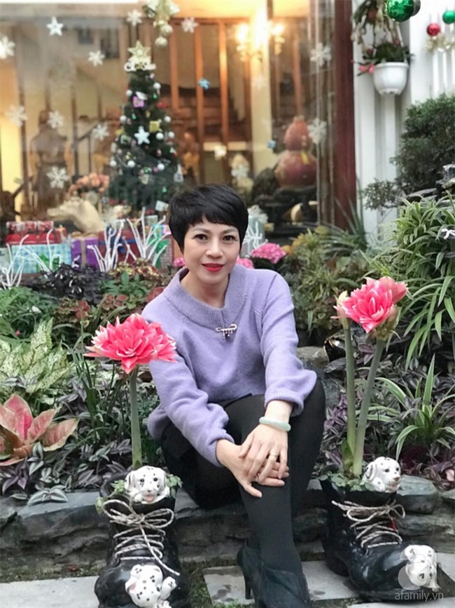 Khu vườn có đến hơn 300 gốc hoa Lan huệ đẹp như chốn thiên đường của người phụ nữ Hà Thành - Ảnh 1.