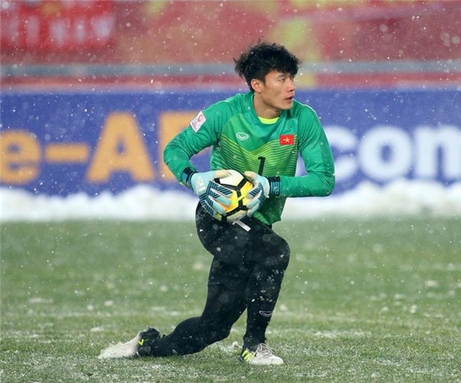 Bùi Tiến Dũng - Hà Đức Chinh trổ tài múa phụ họa Khi hai ta về một nhà siêu tình cảm-2