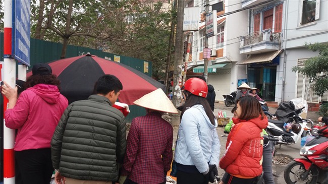 Lặng lòng chứng kiến cảnh người mẹ trẻ 8 đứa con nheo nhóc ra về Hà Nội kiếm sống - Ảnh 11.