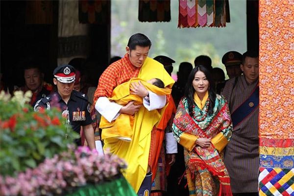 cach day con trai dac biet cua quoc vuong bhutan - vua cua dat nuoc hanh phuc nhat the gioi - 5