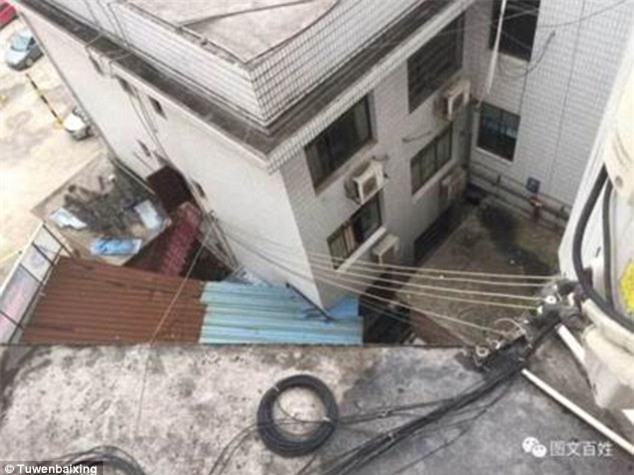 TQ: Mẹ ném con từ tầng 3 xuống đất khi cãi nhau với chồng