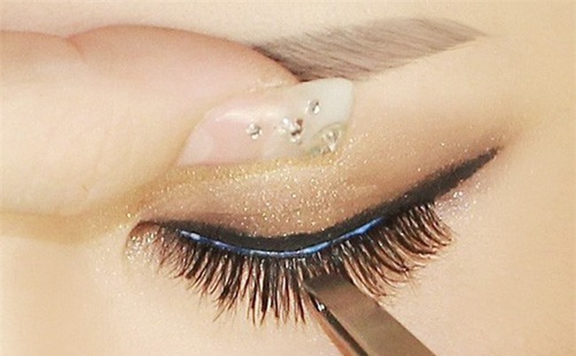 Nguy cơ tiềm ẩn từ nối mi và nhuộm mi