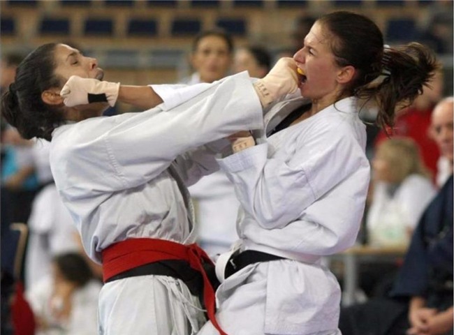 Vợ xinh của Lewandowski là cao thủ karate, có đai đen - Ảnh 3.