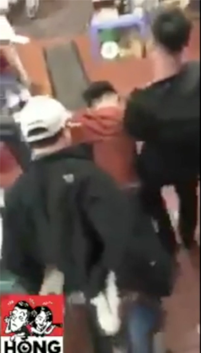 Thanh niên tự tin tu cả bát rượu để lấy 200k và cái kết nhũn nhè không ngoài dự đoán