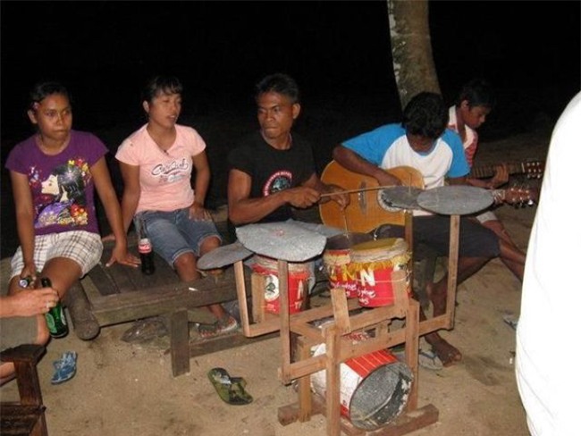 hinh anh khien dan cong so om nhau cuoi nuc no hinh anh 15