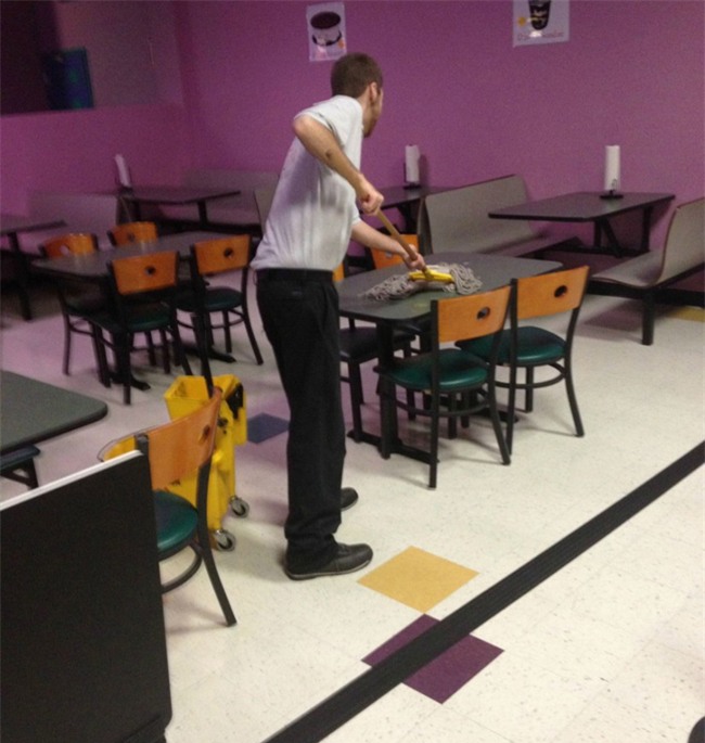 hinh anh khien dan cong so om nhau cuoi nuc no hinh anh 2