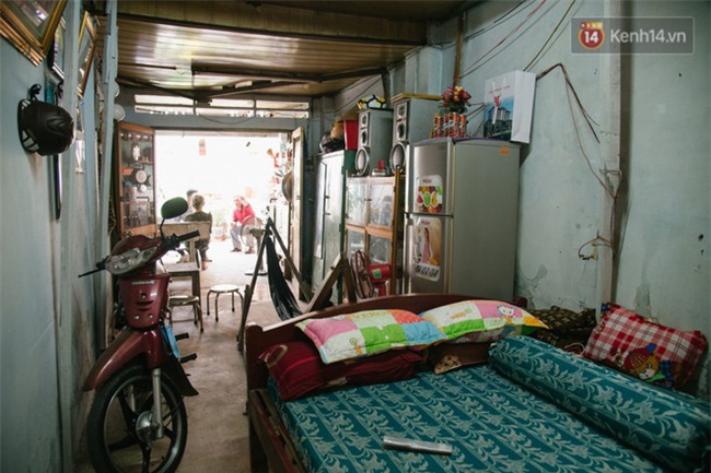 Về thăm căn nh&#224; nhỏ cũ kỹ của gia đ&#236;nh thủ m&#244;n U23 Việt Nam: Mẹ ung thư, cha mất khả năng lao động - Ảnh 3.