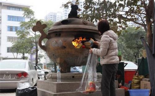 cung ram thang gieng o chung cu can luu y gi? - 3