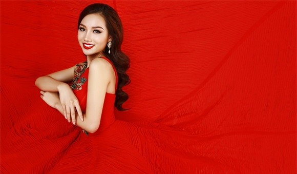 Nữ hoàng sắc đẹp hoàng thu thảo,hoàng thu thảo khoe thân hình đồng hồ cát,nữ hoàng sắc đẹp toàn cầu 2017