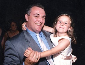 Tài xế say rượu đâm vào xe cưới, khi nhìn vào chiếc xe bẹp dúm, cảnh sát chứng kiến một cảnh tượng quá kinh hoàng - Ảnh 2.