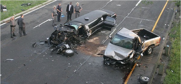 Tài xế say rượu đâm vào xe cưới, khi nhìn vào chiếc xe bẹp dúm, cảnh sát chứng kiến một cảnh tượng quá kinh hoàng - Ảnh 3.