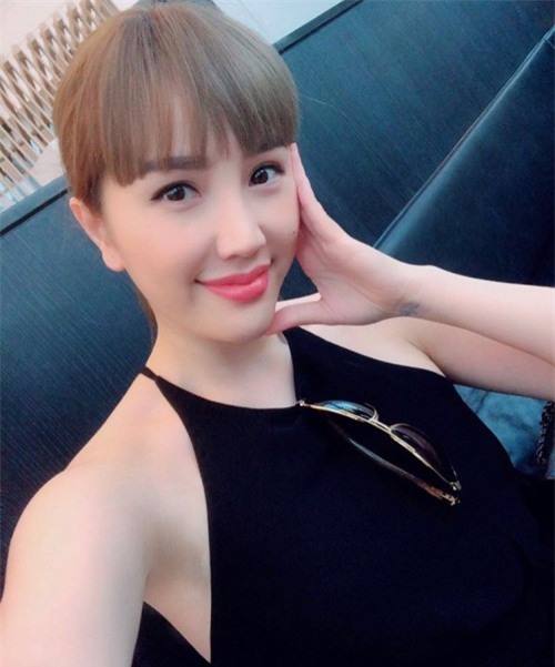 Nối bước Kỳ Duyên, sau khi bơm môi Bảo Thy ngày càng hở bạo và liên tục khoe hàng hiệu - Ảnh 3.