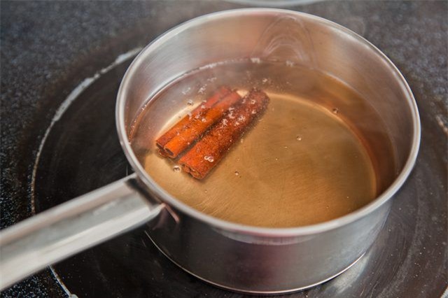 Để bếp không tanh mùi cá, trước khi chế biến hãy ngâm cá với hỗn hợp này - Ảnh 2.